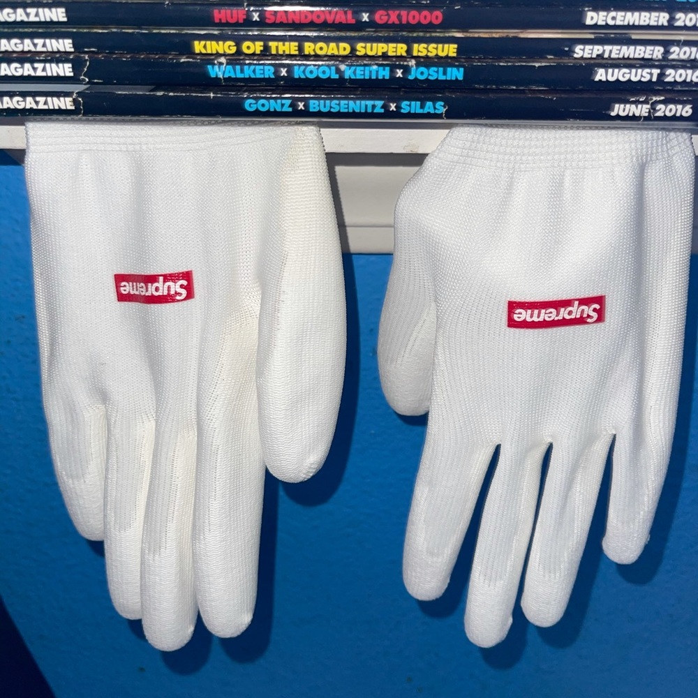 Supreme gloves
